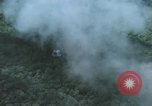 Standbild aufsteigende Rauch Bien Hoa in Vietnam, 1970, aus Sekunde 39 historischem Filmmaterial Videoclip 65675075596
