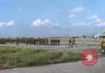 Immagine di Sud paracadutisti vietnamita Bien Hoa Vietnam, 1970, secondo 7 filmato di repertorio 65675075597