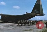 Immagine di Sud paracadutisti vietnamita Bien Hoa Vietnam, 1970, secondo 55 filmato di repertorio 65675075597