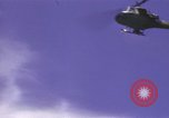 Standbild UH-1F Hubschrauber Vietnam, 1968, aus Sekunde 7 historischem Filmmaterial Videoclip 65675075603