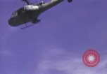 Standbild UH-1F Hubschrauber Vietnam, 1968, aus Sekunde 8 historischem Filmmaterial Videoclip 65675075603