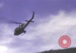 Standbild UH-1F Hubschrauber Vietnam, 1968, aus Sekunde 9 historischem Filmmaterial Videoclip 65675075603