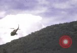 Standbild UH-1F Hubschrauber Vietnam, 1968, aus Sekunde 10 historischem Filmmaterial Videoclip 65675075603