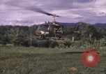 Standbild UH-1F Iroquois Hubschrauber Vietnam, 1968, aus Sekunde 3 historischem Filmmaterial Videoclip 65675075604