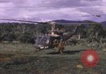 Standbild UH-1F Iroquois Hubschrauber Vietnam, 1968, aus Sekunde 13 historischem Filmmaterial Videoclip 65675075604
