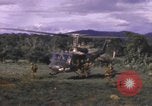Standbild UH-1F Iroquois Hubschrauber Vietnam, 1968, aus Sekunde 15 historischem Filmmaterial Videoclip 65675075604