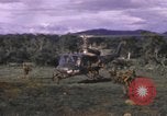 Standbild UH-1F Iroquois Hubschrauber Vietnam, 1968, aus Sekunde 16 historischem Filmmaterial Videoclip 65675075604