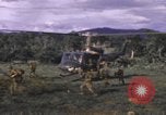 Standbild UH-1F Iroquois Hubschrauber Vietnam, 1968, aus Sekunde 22 historischem Filmmaterial Videoclip 65675075604