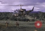 Standbild UH-1F Iroquois Hubschrauber Vietnam, 1968, aus Sekunde 24 historischem Filmmaterial Videoclip 65675075604