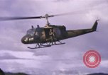 Standbild UH-1F Iroquois Hubschrauber Vietnam, 1968, aus Sekunde 26 historischem Filmmaterial Videoclip 65675075604