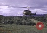 Standbild UH-1F Iroquois Hubschrauber Vietnam, 1968, aus Sekunde 31 historischem Filmmaterial Videoclip 65675075604