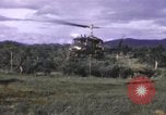 Standbild UH-1F Iroquois Hubschrauber Vietnam, 1968, aus Sekunde 32 historischem Filmmaterial Videoclip 65675075604