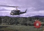 Standbild UH-1F Iroquois Hubschrauber Vietnam, 1968, aus Sekunde 53 historischem Filmmaterial Videoclip 65675075604