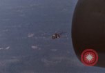 Standbild CH-3E-Hubschrauber tragen Fallschirmjäger Vietnam, 1962, aus Sekunde 18 historischem Filmmaterial Videoclip 65675075613