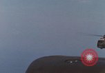 Standbild CH-3E-Hubschrauber tragen Fallschirmjäger Vietnam, 1962, aus Sekunde 29 historischem Filmmaterial Videoclip 65675075613
