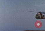 Standbild CH-3E-Hubschrauber tragen Fallschirmjäger Vietnam, 1962, aus Sekunde 43 historischem Filmmaterial Videoclip 65675075613