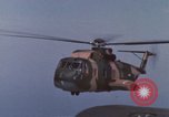 Standbild CH-3E-Hubschrauber tragen Fallschirmjäger Vietnam, 1962, aus Sekunde 46 historischem Filmmaterial Videoclip 65675075613
