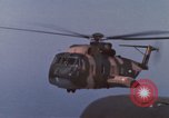 Standbild CH-3E-Hubschrauber tragen Fallschirmjäger Vietnam, 1962, aus Sekunde 48 historischem Filmmaterial Videoclip 65675075613