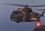 Standbild CH-3E-Hubschrauber tragen Fallschirmjäger Vietnam, 1962, aus Sekunde 55 historischem Filmmaterial Videoclip 65675075613