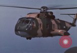 Standbild CH-3E-Hubschrauber tragen Fallschirmjäger Vietnam, 1962, aus Sekunde 58 historischem Filmmaterial Videoclip 65675075613