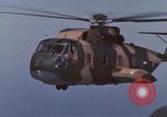 Standbild CH-3E-Hubschrauber tragen Fallschirmjäger Vietnam, 1962, aus Sekunde 60 historischem Filmmaterial Videoclip 65675075613