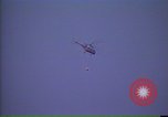 Image hélicoptère de lutte incendie California United States USA, 1987, de la seconde 3 séquences d'archives historiques vidéo 65675075625