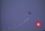 Image hélicoptère de lutte incendie California United States USA, 1987, de la seconde 8 séquences d'archives historiques vidéo 65675075625