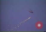 Image hélicoptère de lutte incendie California United States USA, 1987, de la seconde 9 séquences d'archives historiques vidéo 65675075625