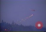 Image hélicoptère de lutte incendie California United States USA, 1987, de la seconde 18 séquences d'archives historiques vidéo 65675075625