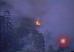 Image hélicoptère de lutte incendie California United States USA, 1987, de la seconde 34 séquences d'archives historiques vidéo 65675075625