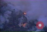 Image hélicoptère de lutte incendie California United States USA, 1987, de la seconde 39 séquences d'archives historiques vidéo 65675075625