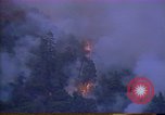Image hélicoptère de lutte incendie California United States USA, 1987, de la seconde 40 séquences d'archives historiques vidéo 65675075625