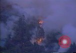 Image hélicoptère de lutte incendie California United States USA, 1987, de la seconde 41 séquences d'archives historiques vidéo 65675075625