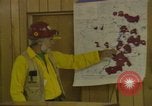 Immagine di Briefing da pompiere California United States USA, 1987, secondo 28 filmato di repertorio 65675075626