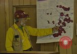 Immagine di Briefing da pompiere California United States USA, 1987, secondo 44 filmato di repertorio 65675075626