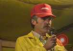 Immagine di Vigili del fuoco prendendo una pausa California United States USA, 1987, secondo 55 filmato di repertorio 65675075627