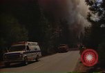 Image les pompiers s'échapper des flammes California United States USA, 1987, de la seconde 25 séquences d'archives historiques vidéo 65675075630
