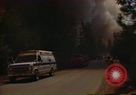 Image les pompiers s'échapper des flammes California United States USA, 1987, de la seconde 27 séquences d'archives historiques vidéo 65675075630