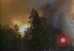 Image les pompiers s'échapper des flammes California United States USA, 1987, de la seconde 32 séquences d'archives historiques vidéo 65675075630