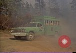 Image les pompiers s'échapper des flammes California United States USA, 1987, de la seconde 42 séquences d'archives historiques vidéo 65675075630