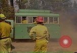 Image les pompiers s'échapper des flammes California United States USA, 1987, de la seconde 44 séquences d'archives historiques vidéo 65675075630