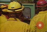 Image les pompiers s'échapper des flammes California United States USA, 1987, de la seconde 48 séquences d'archives historiques vidéo 65675075630