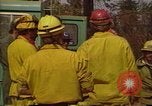 Image les pompiers s'échapper des flammes California United States USA, 1987, de la seconde 51 séquences d'archives historiques vidéo 65675075630