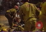 Image les pompiers s'échapper des flammes California United States USA, 1987, de la seconde 59 séquences d'archives historiques vidéo 65675075630