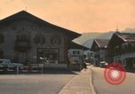 Immagine di Le montagne ricoperte di neve Garmisch-Partenkirchen Germania, 1972, secondo 34 filmato di repertorio 65675075637