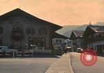 Immagine di Le montagne ricoperte di neve Garmisch-Partenkirchen Germania, 1972, secondo 36 filmato di repertorio 65675075637