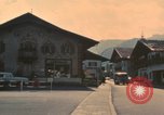 Immagine di Le montagne ricoperte di neve Garmisch-Partenkirchen Germania, 1972, secondo 38 filmato di repertorio 65675075637