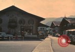 Immagine di Le montagne ricoperte di neve Garmisch-Partenkirchen Germania, 1972, secondo 41 filmato di repertorio 65675075637