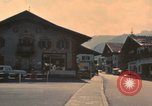 Immagine di Le montagne ricoperte di neve Garmisch-Partenkirchen Germania, 1972, secondo 44 filmato di repertorio 65675075637