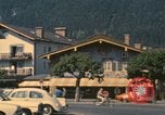 Immagine di Le montagne ricoperte di neve Garmisch-Partenkirchen Germania, 1972, secondo 62 filmato di repertorio 65675075637